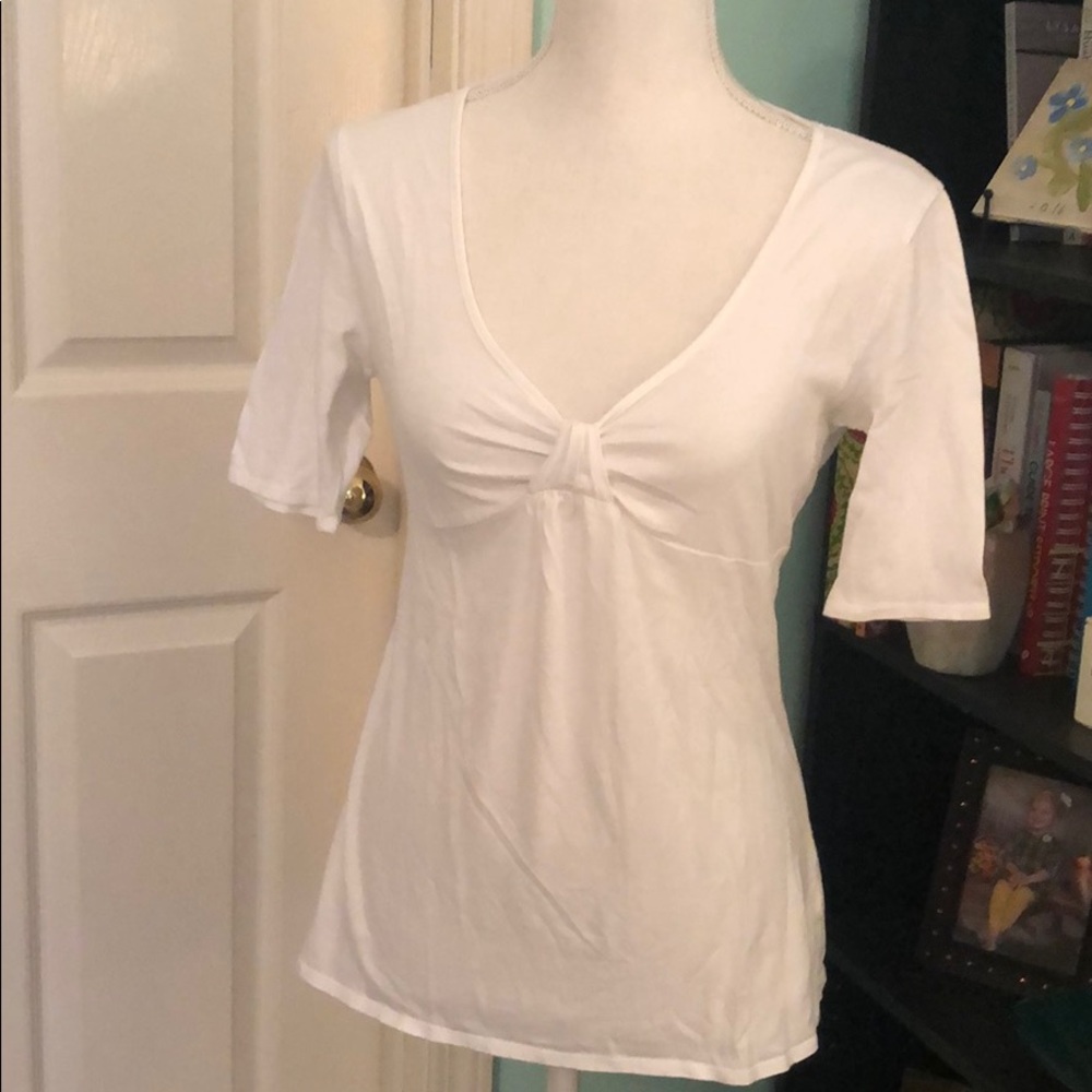New York & Company white v neck tee - Picture 2 of 4